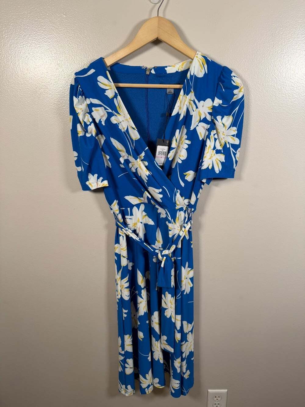 Tommy Hilfiger Faux Wrap Dress Size 6 Blue Floral Classic Work Church Wedding